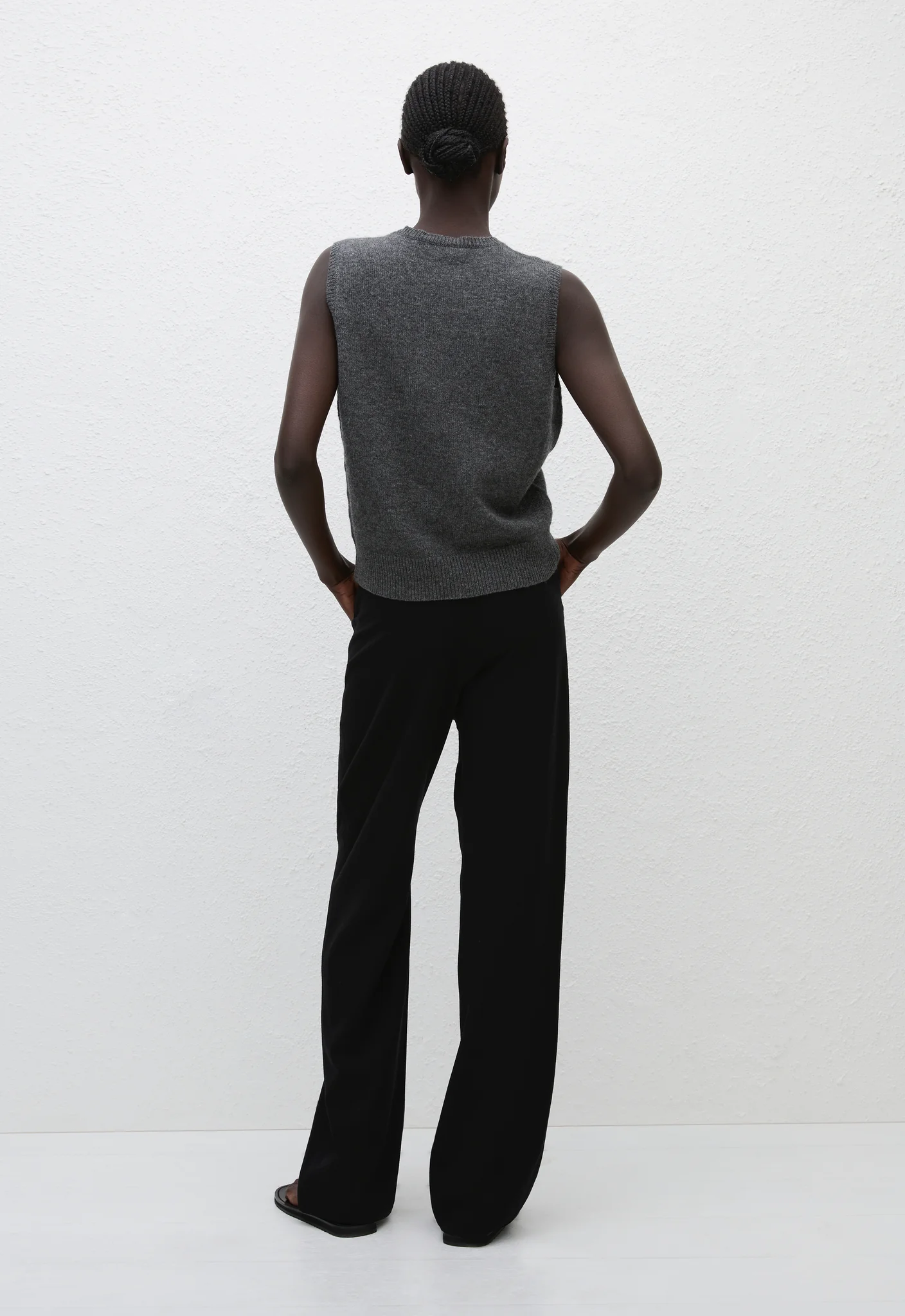 Cashmere Crew Vest - Charcoal - Image 4